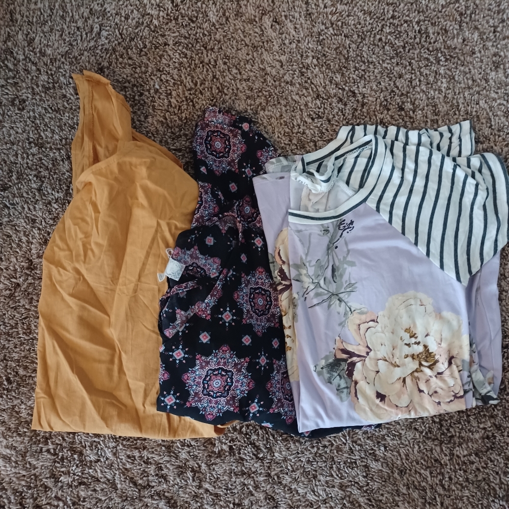 Set of 3 womens shirts